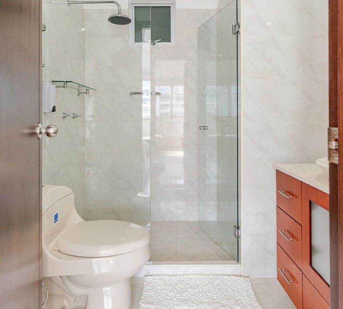 3 Bedroom Oceanfront Apartment, Fully Renovated Apartamento *
