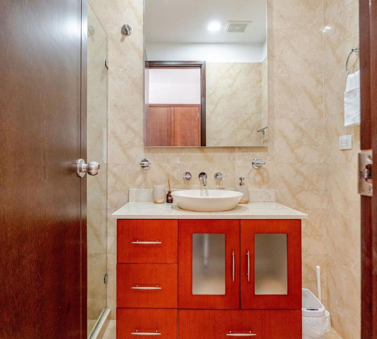 3 Bedroom Oceanfront Apartment, Fully Renovated Apartamento *