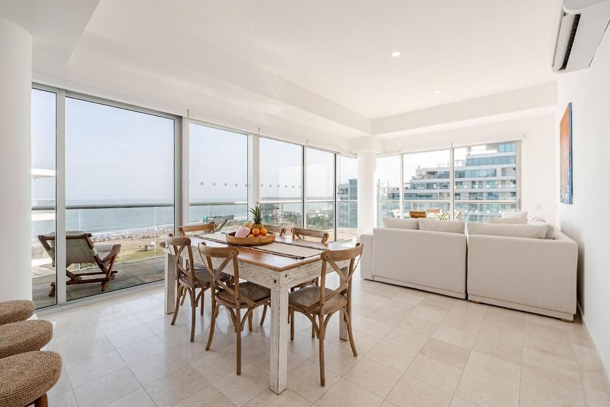 Apartamento 3 Bedroom Oceanfront Apartment, Fully Renovated *