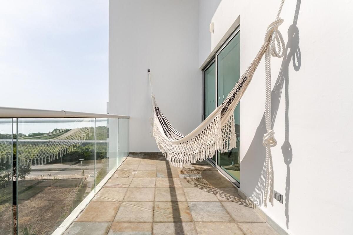 3 Bedroom Oceanfront Apartment, Fully Renovated Apartamento *