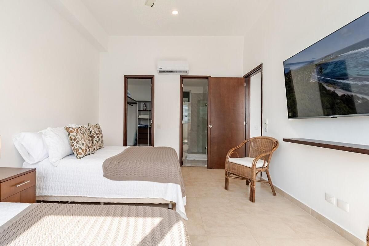 3 Bedroom Oceanfront Apartment, Fully Renovated
