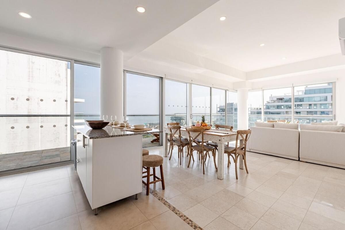 3 Bedroom Oceanfront Apartment, Fully Renovated Apartamento *