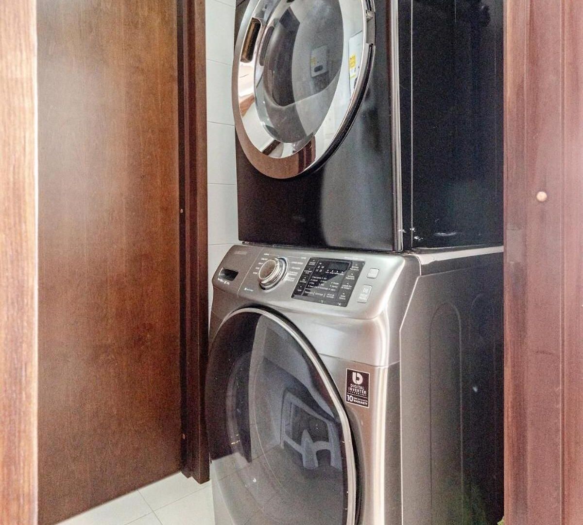 3 Bedroom Oceanfront Apartment, Fully Renovated Cartagena