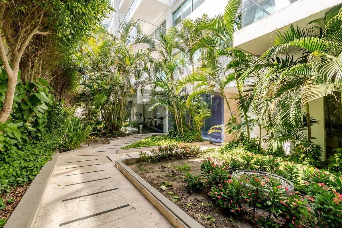 3 Bedroom Oceanfront Apartment, Fully Renovated *
