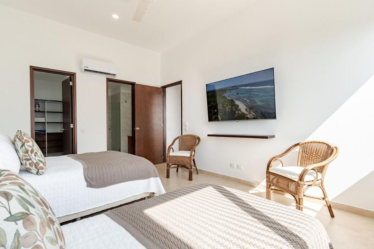 3 Bedroom Oceanfront Apartment, Fully Renovated Apartamento *