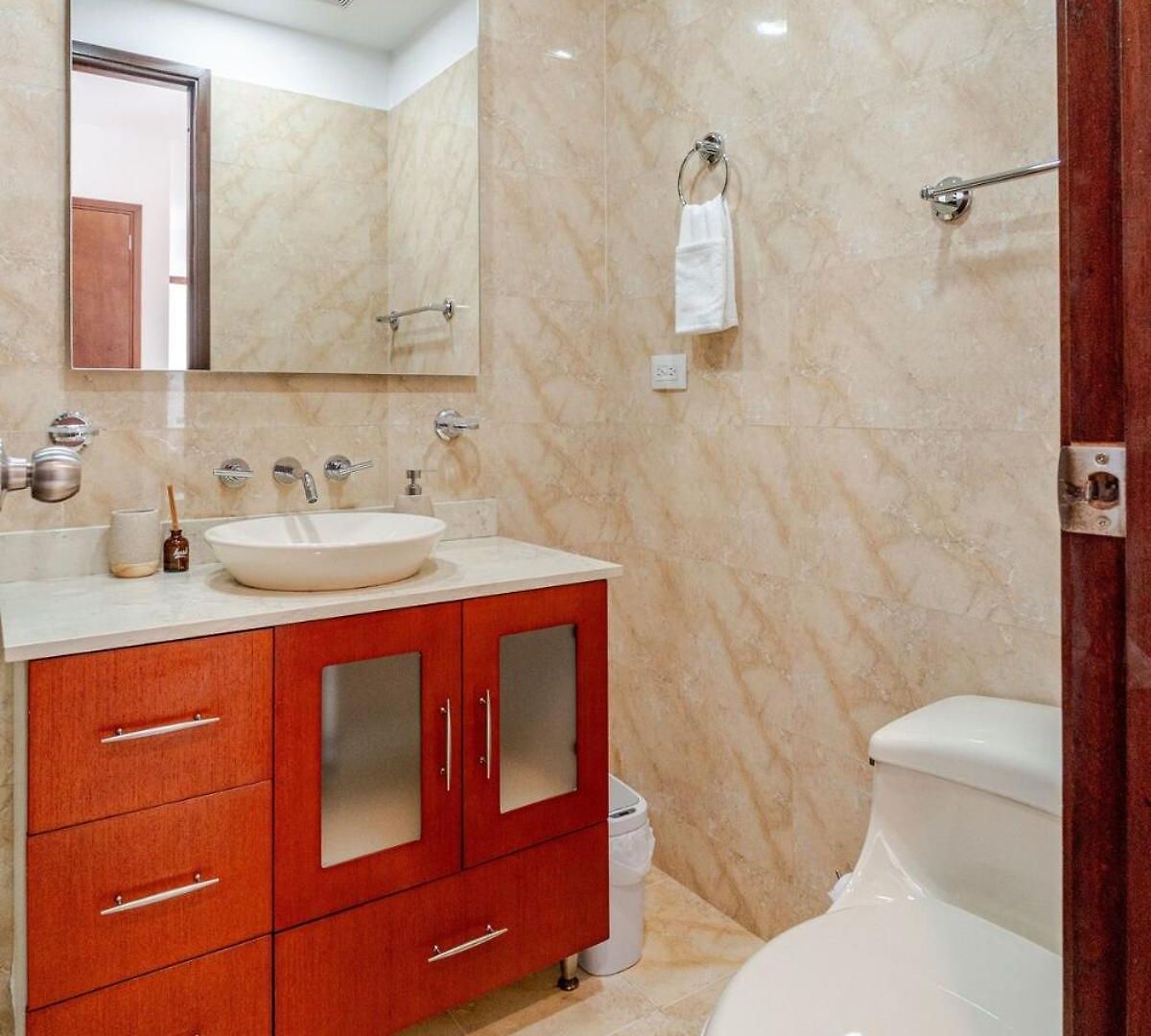 3 Bedroom Oceanfront Apartment, Fully Renovated * Cartagena