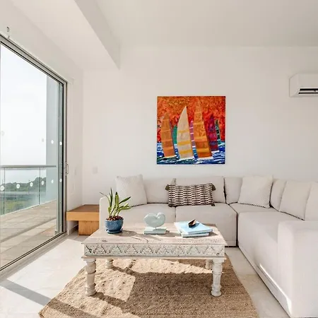 3 Bedroom Oceanfront Apartment, Fully Renovated *