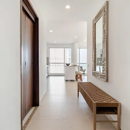 3 Bedroom Oceanfront Apartment, Fully Renovated * Cartagena