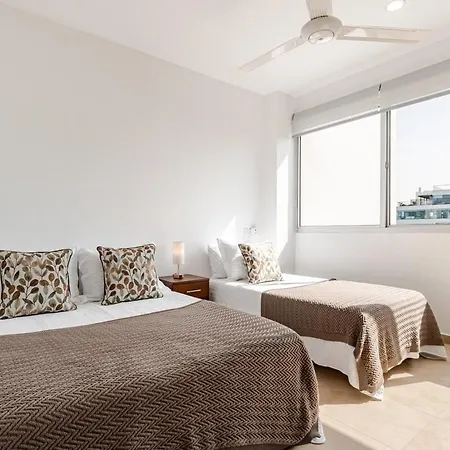 Apartamento 3 Bedroom Oceanfront Apartment, Fully Renovated *