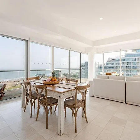 Apartamento 3 Bedroom Oceanfront Apartment, Fully Renovated *