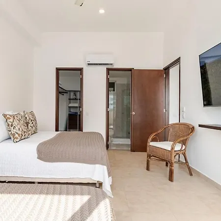 3 Bedroom Oceanfront Apartment, Fully Renovated