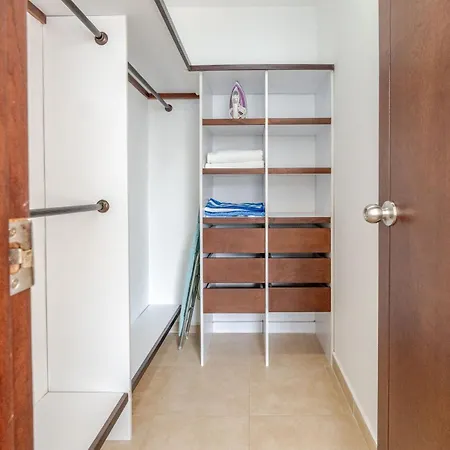 3 Bedroom Oceanfront Apartment, Fully Renovated Cartagena