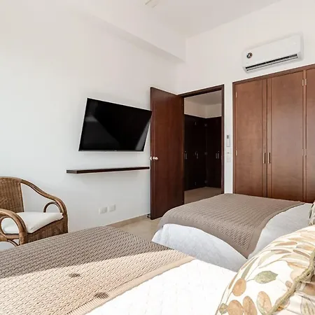 3 Bedroom Oceanfront Apartment, Fully Renovated *