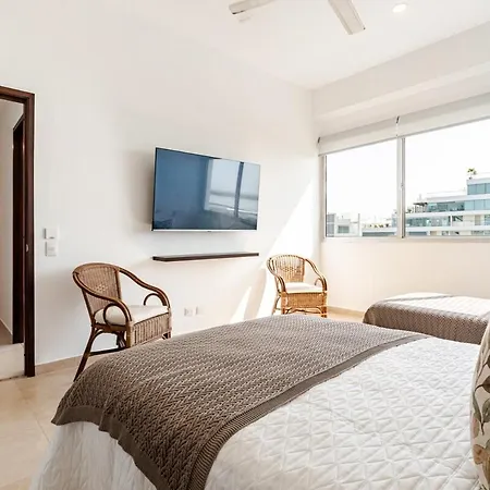 3 Bedroom Oceanfront Apartment, Fully Renovated *