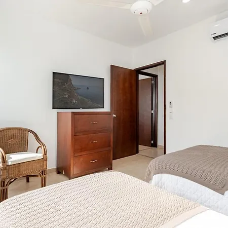 Apartamento 3 Bedroom Oceanfront Apartment, Fully Renovated