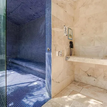 3 Bedroom Oceanfront Apartment, Fully Renovated Apartamento *