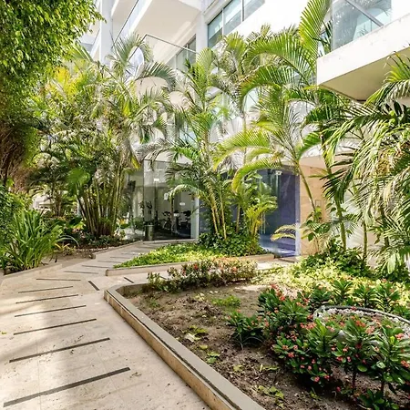 3 Bedroom Oceanfront Apartment, Fully Renovated *