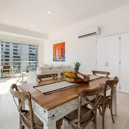 3 Bedroom Oceanfront Apartment, Fully Renovated Cartagena