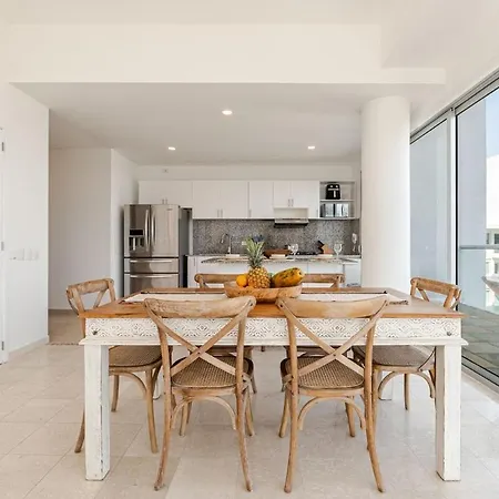 3 Bedroom Oceanfront Apartment, Fully Renovated Apartamento