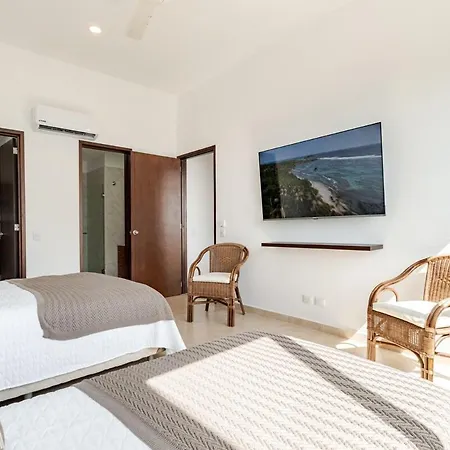 3 Bedroom Oceanfront Apartment, Fully Renovated Apartamento *