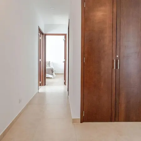 3 Bedroom Oceanfront Apartment, Fully Renovated Cartagena