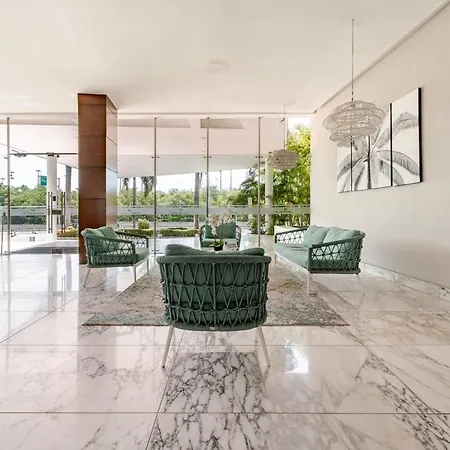 Apartamento 3 Bedroom Oceanfront Apartment, Fully Renovated